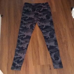Women's black and gray camouflage leggings size small